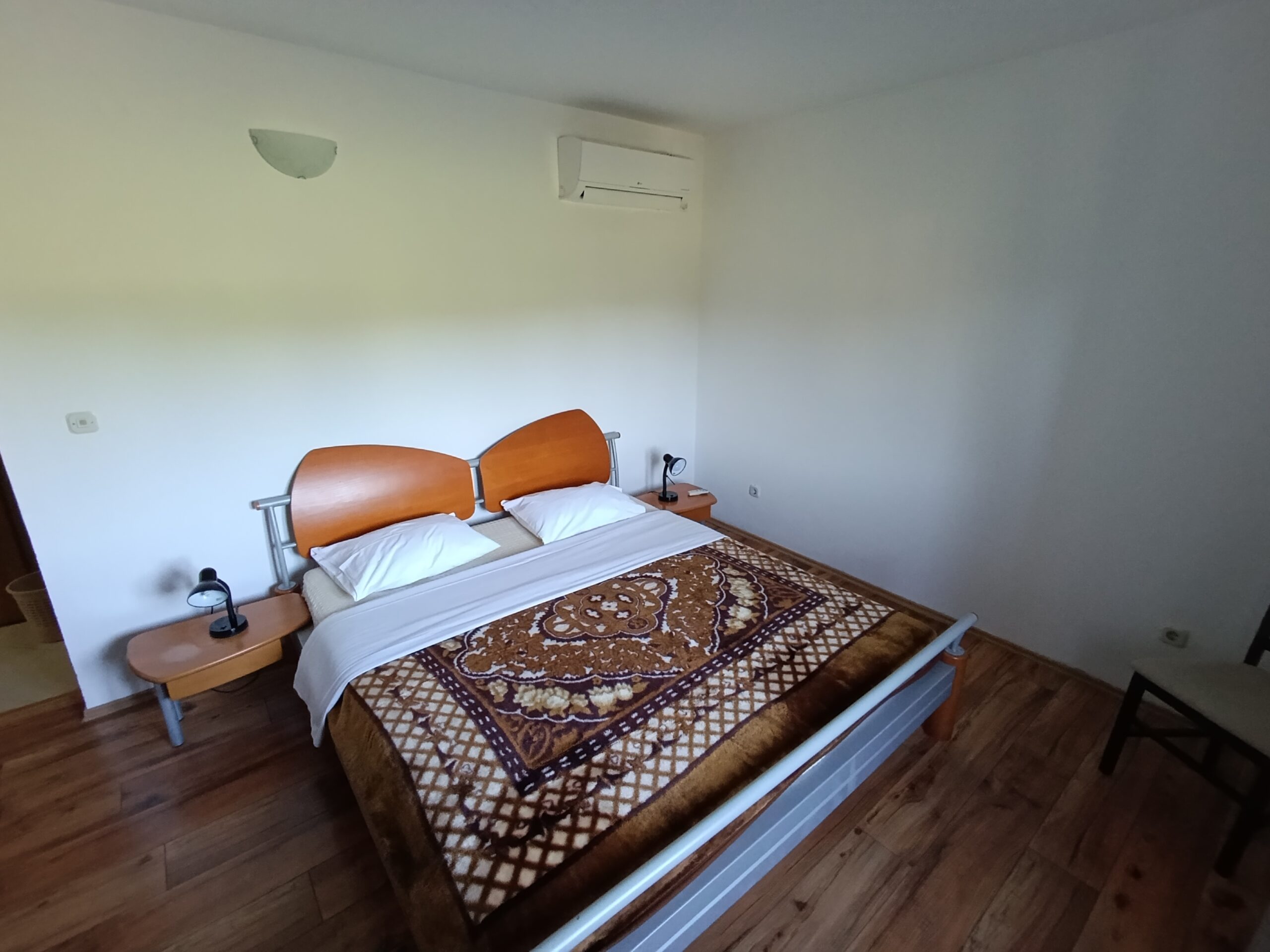 Double room Guesthouse ROBI Medjugorje with AC private bathroom and WiFi