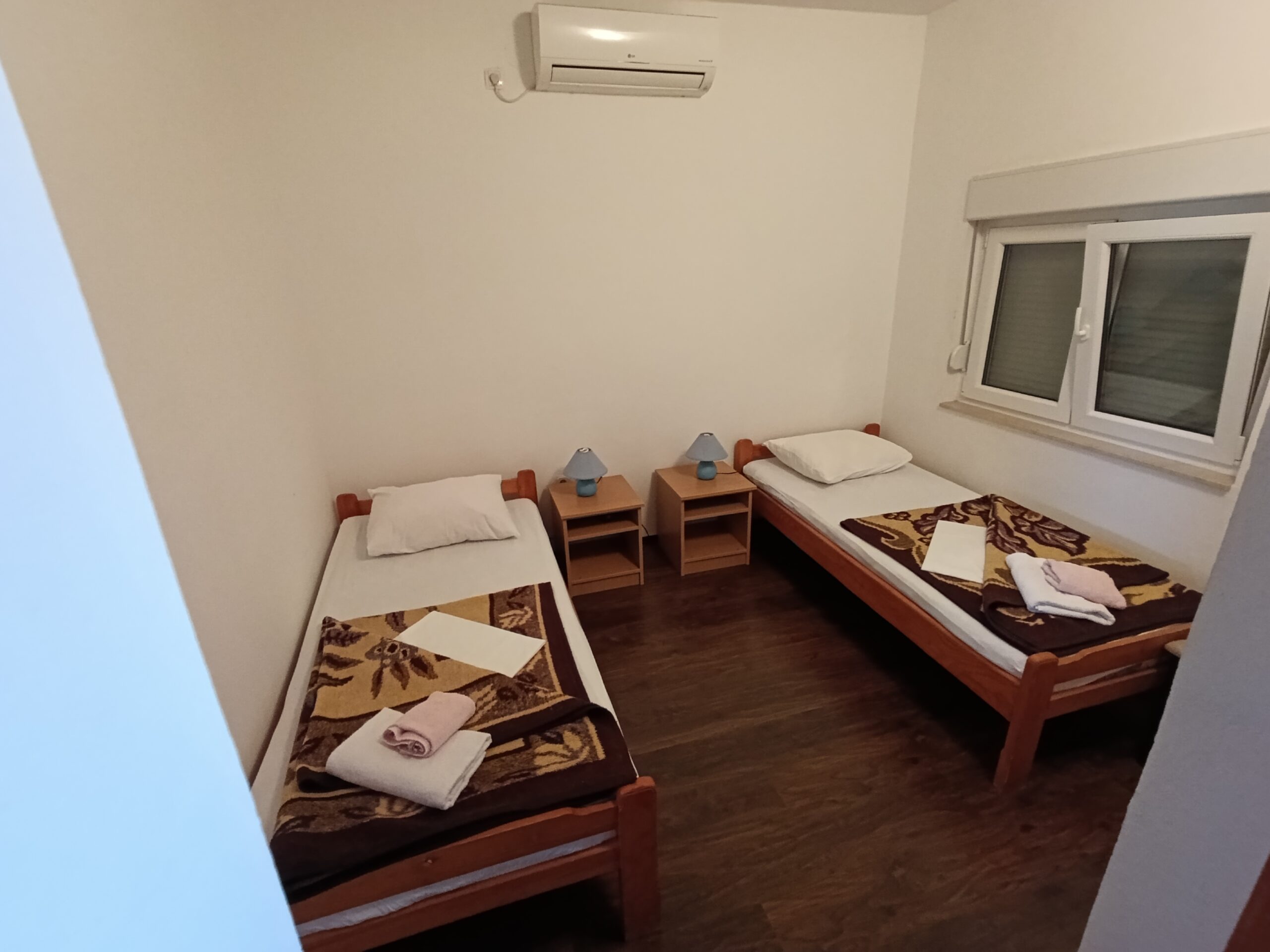 Twin room Guesthouse ROBI Medjugorje with AC private bathroom and WiFi